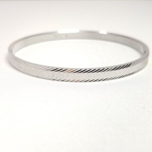 Vintage Crown Trifari Silver Tone Round Bangle Bracelet, Textured Design, Estate - Picture 5 of 6